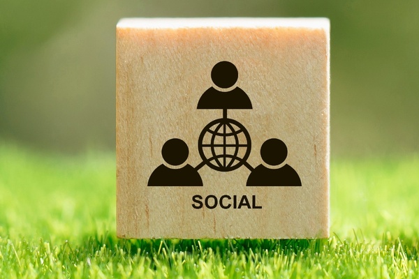 S – Social responsibility – Społeczna odpowiedzialność
